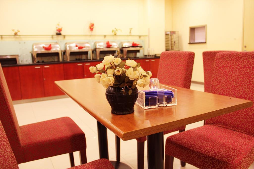 Hanting Hotel Shanghai Hongqiao Railway Station Huqingping Highway Buitenkant foto